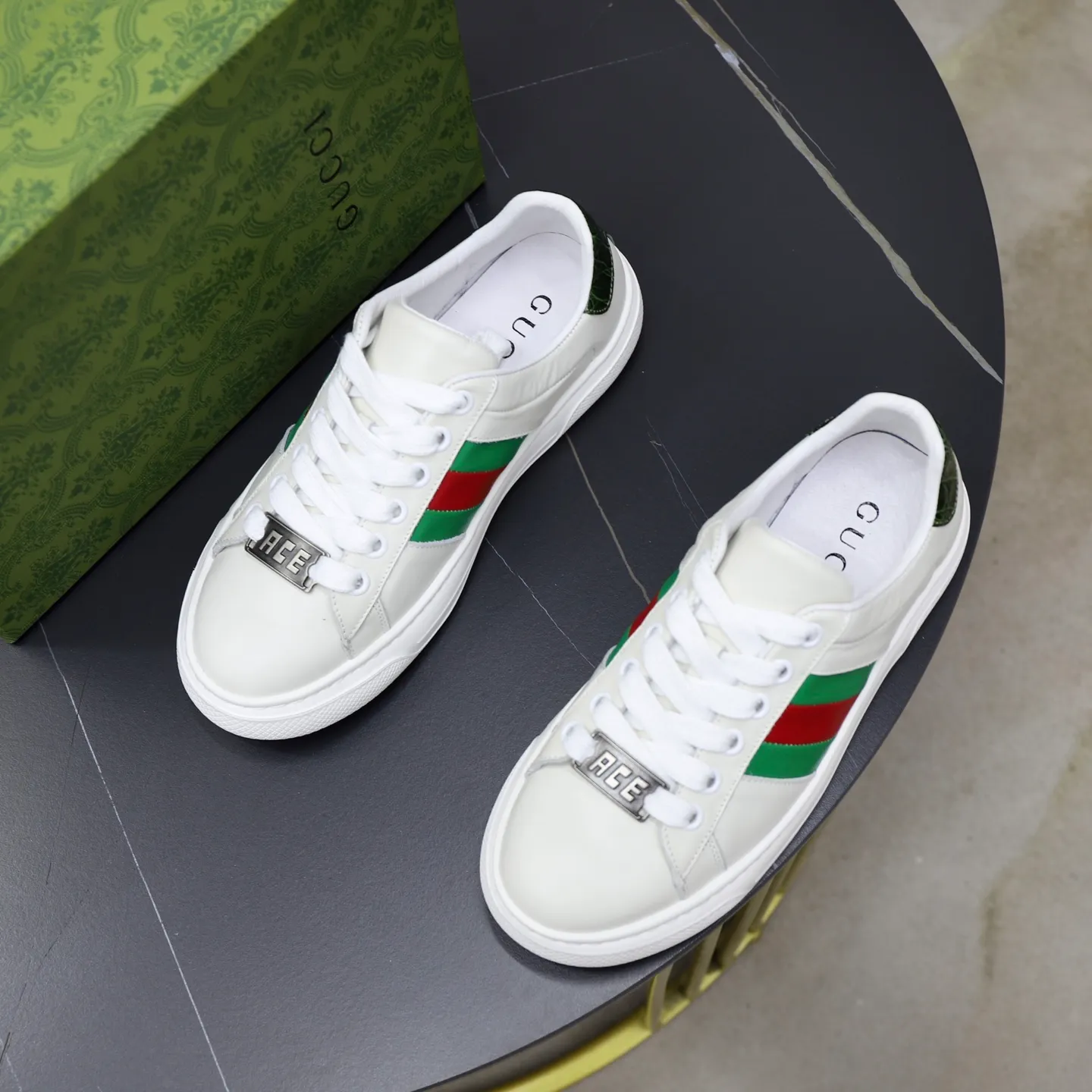 Ex-factory price: 500💰🙅‍♂️🙅‍♂️🙅‍♂️ Brand: Gucci GuCCI Standard code: 38-44 (45 customized) Grade: Same as the official website Material: Original leather splicing Comfortable and breathable pigskin lining Lightweight and wear-resistant sports outsole Style category: Men's fashionable casual shoes Running sneakers Distinguished luxury brand elements Top luxury Color: actual picture color
